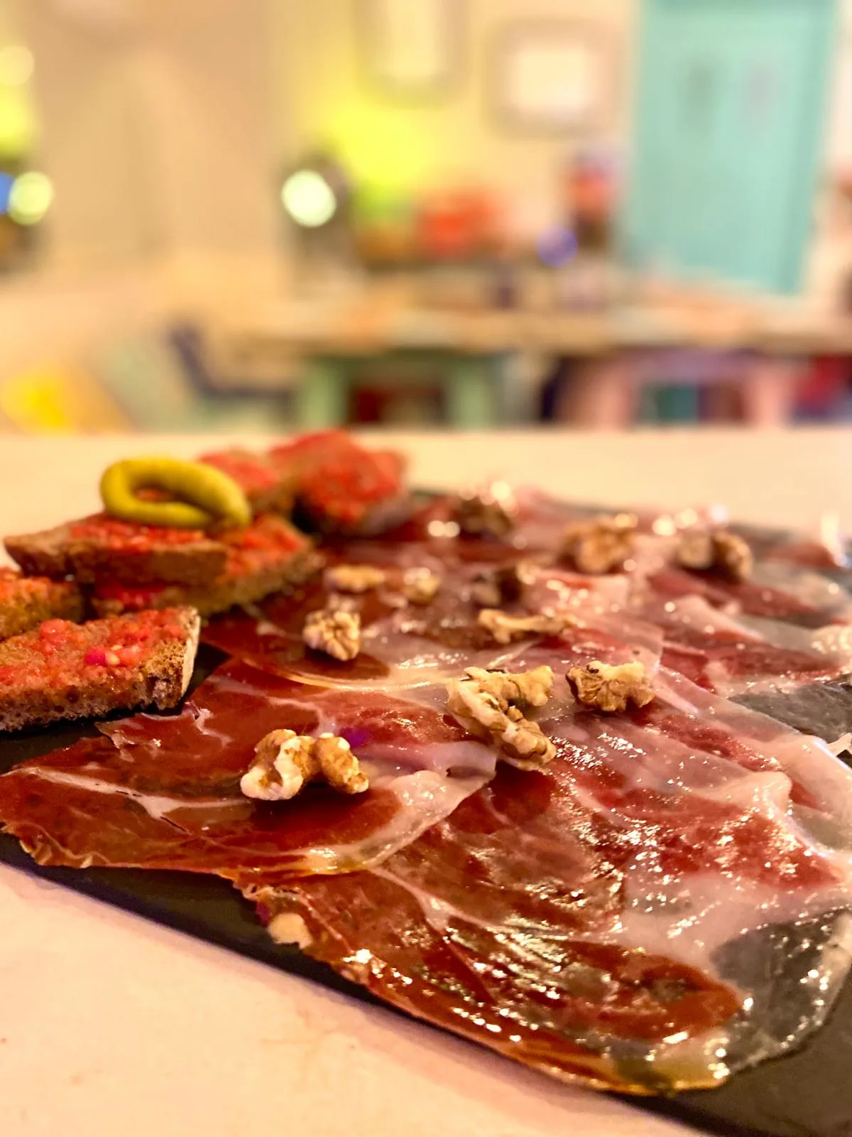 Tabla de jamón ibérico con nueces